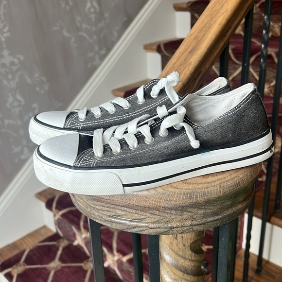 Sneakers ladies lace up gray. Very clean excellent condition. - Picture 7 of 8